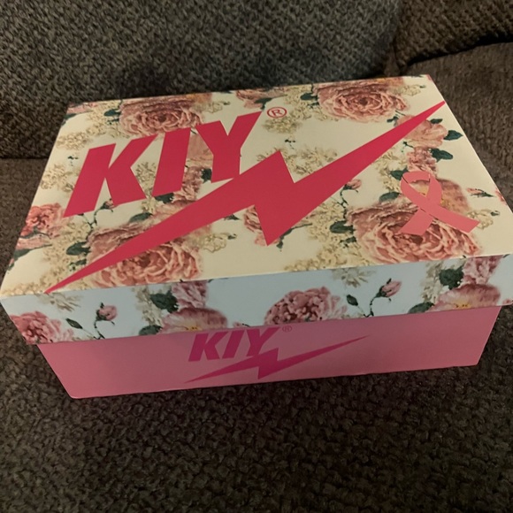 KIY Floral Box with Pink Accents
